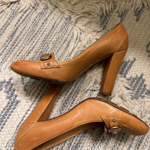 Vintage Dior camel colored block heels size 37 1/2, some water damage at toe - Picture 2 of 5